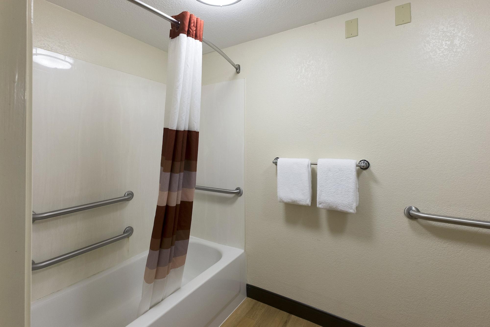 Red Roof Inn Plus+ West Springfield Bagian luar foto