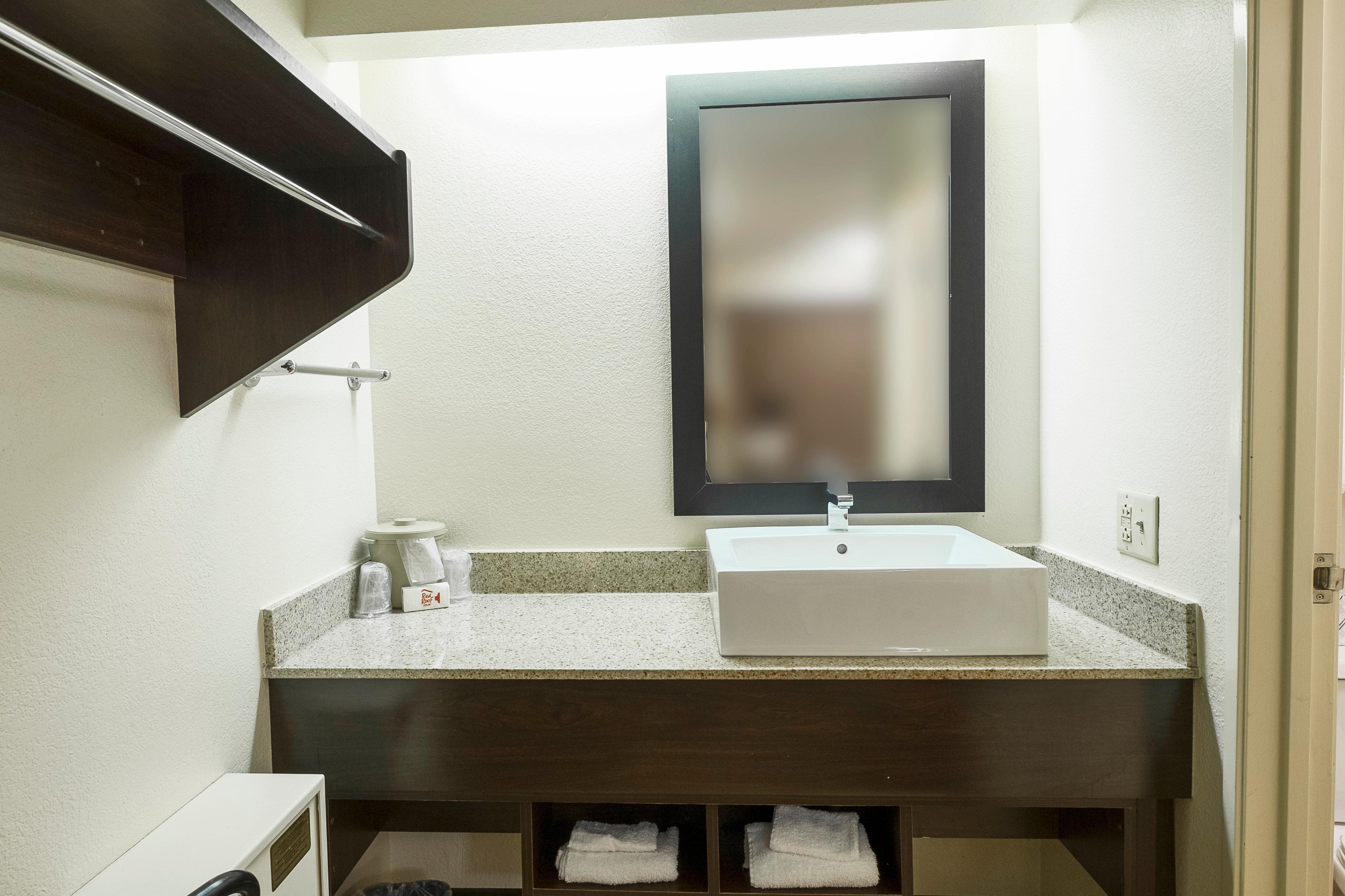 Red Roof Inn Plus+ West Springfield Bagian luar foto
