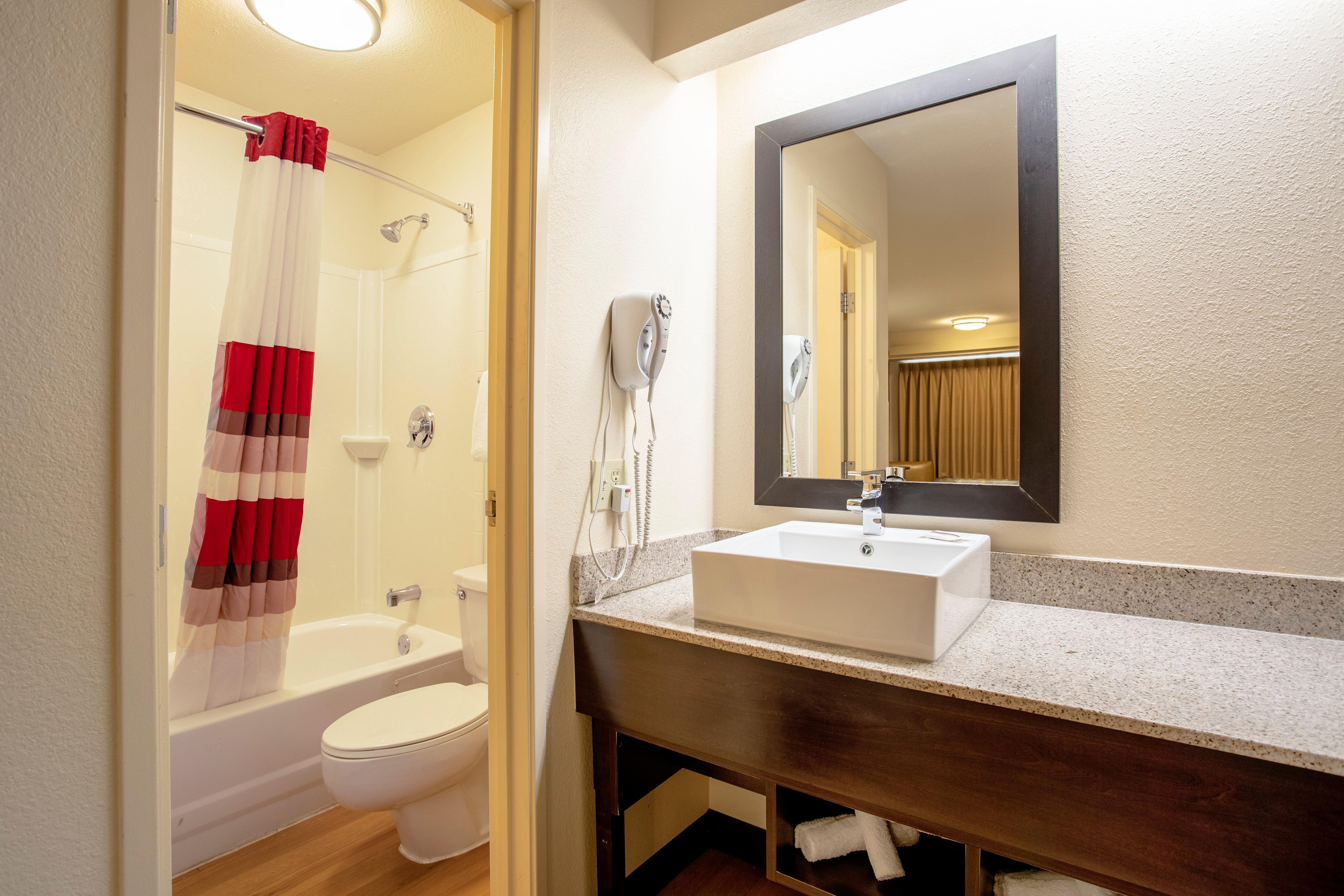 Red Roof Inn Plus+ West Springfield Bagian luar foto